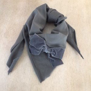 SCIARPA BAMBINA FIOCCO