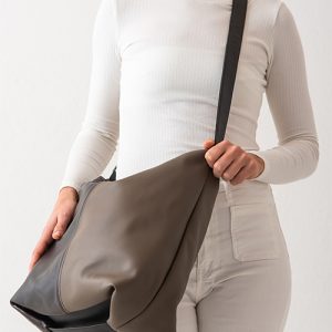 Azy borsa a tracolla