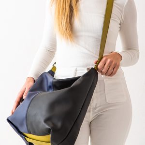 Azy borsa a tracolla