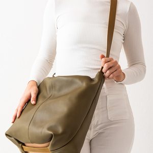 Azy borsa a tracolla