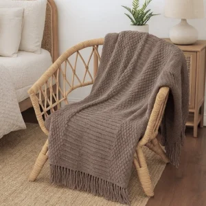 Preziosa Plaid Aura a Maglia con Pon Pon e Frange